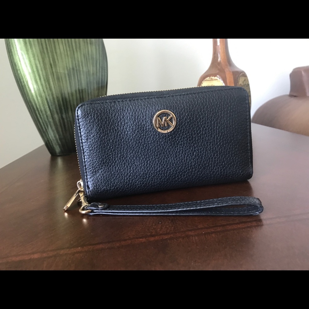 Black Michael Kors Wristlet Wallet